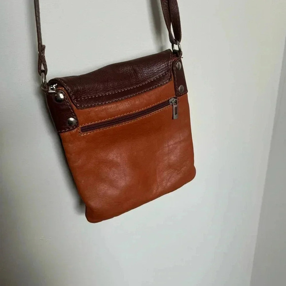 Italian leather Duotone crossbody bag - Picture 7 of 9